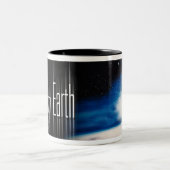 L'homme de la tasse de café de concepteur de la (Centre)