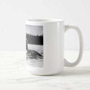 L'homme. La légende. La tasse