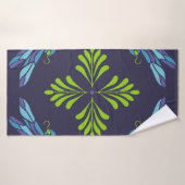 libellule verte motif vintage sur dossier foncé (Serviette de bain)