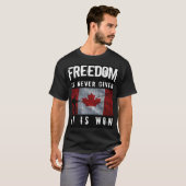 Liberté Design de T-shirt canadien. (Devant entier)