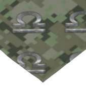 Libra Zodiac Sign on olijfgroene digitale camo Tafelkleed (Gekanteld)