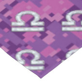 Libra Zodiac Sign on Pink Digital Camo Tafelkleed (Gekanteld)