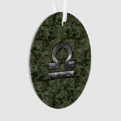 Libra Zodiac Symbol op Green Digital Camouflage Ornament (voorkant)