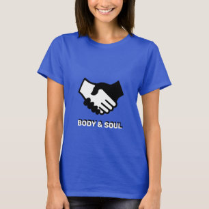 Lichaam en ziel handen in zwart en wit t-shirt