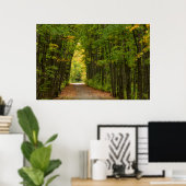 Licht aan het einde van een tunnel van bomen poster (Thuiskantoor)
