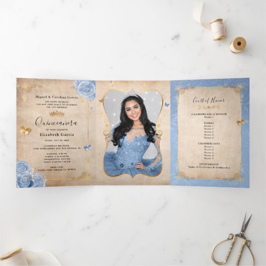 Licht Baby Blauw en Goud Elegante Foto Quinceanera Drieluik Uitnodiging (Binnen)