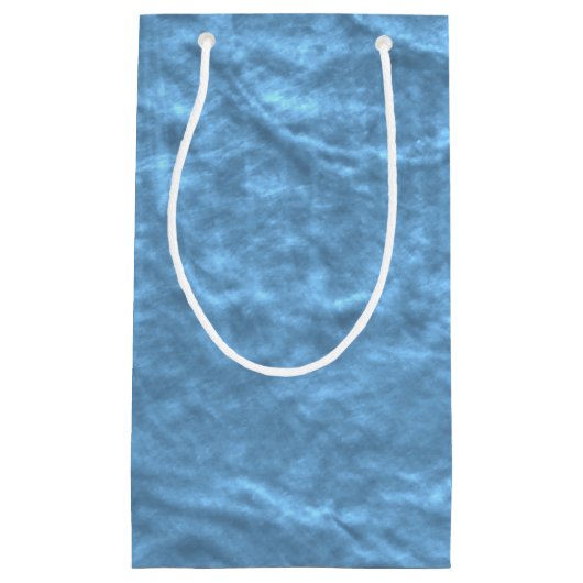 Licht blauw getextureerd papier klein cadeauzakje (Voorkant)