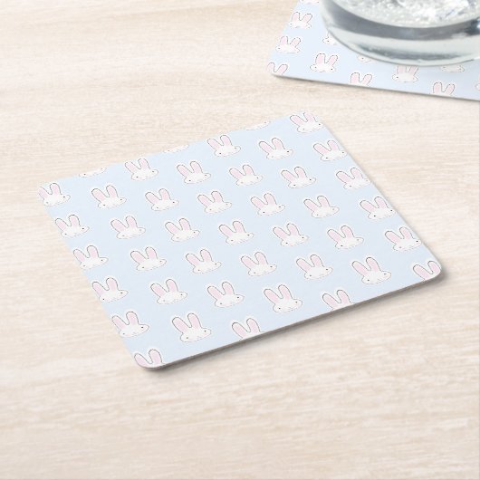 Licht blauw konijnenkonijn met leuk modern patroon vierkante kartonnen onderzetter (Schuin)