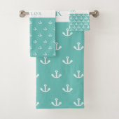 Licht blauwgroen groen anker wit nautisch monogram bad handdoek (Insitu)