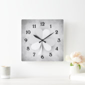 Licht grijs klevertje met hartverscheuringen Iers Vierkante Klok (Huis)