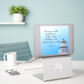 Licht huis met John 12:46 Sticker (Laptop op bureau)