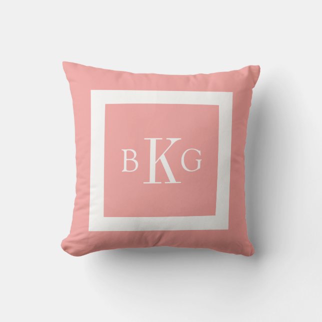 Licht Koraal Witte Aangepaste Monogram Kussen (Voorkant)