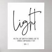 Licht schijnt in het donker, John 1:5, Bijbelverse Poster (Voorkant)