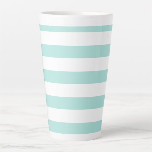 Licht turquoise en witte brede horizontale strepen latte mok (Voorkant)
