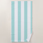 Licht turquoise en witte brede horizontale strepen strandlaken (Voorkant)