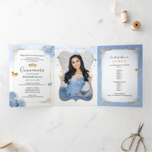 Lichtblauw en goud Elegant Spaans Foto Quince Drieluik Uitnodiging