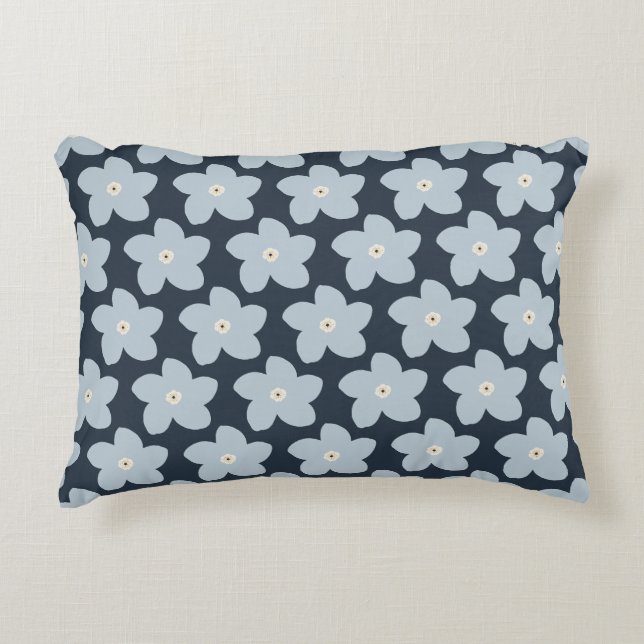 Lichtblauw en marineblauw retro bloem accent kussen (Voorkant)