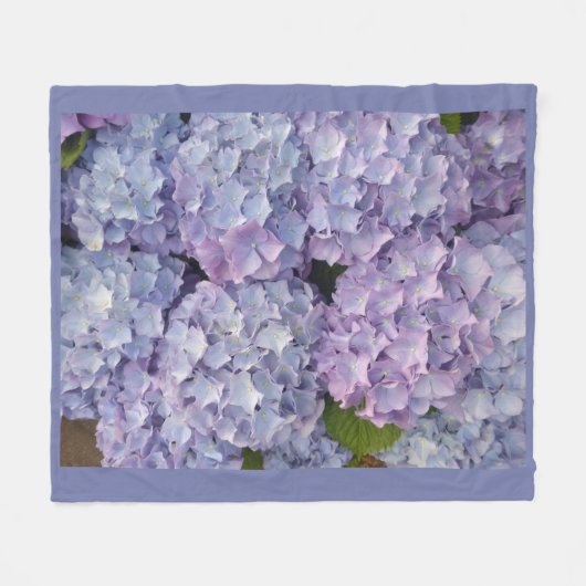 Lichtblauw en roze hydrangea fleece Blanket (Voorkant (Horizontaal))