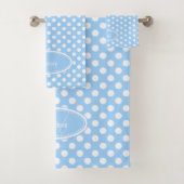 Lichtblauw en wit polka dot gepersonaliseerde hand bad handdoek (Insitu)