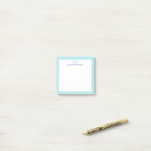 Lichtblauw gepersonaliseerd monogram naam post-it® notes (Op bureau)