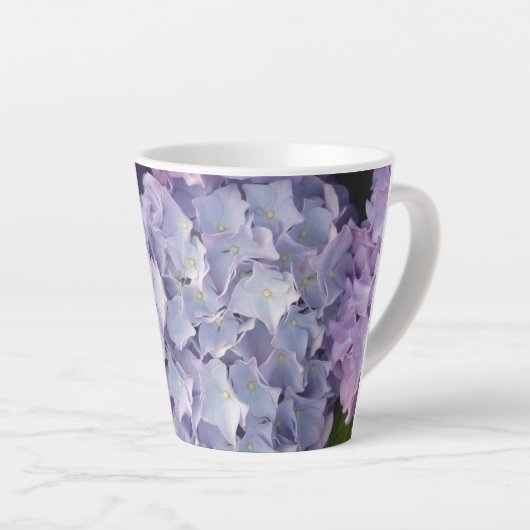 Lichtblauwe en roze Hydrangea Latte Mok (Rechterhoek)