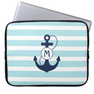 Lichtblauwe strepen met anker en monogram laptop sleeve