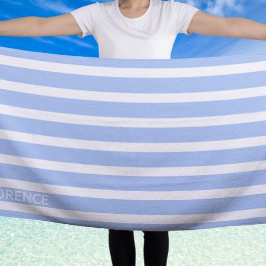 Lichtblauwe witte koolzuurlijnen - gepersonaliseer strandlaken