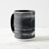 Lichtbundel in de Stormy Ocean Mok (Voorkant links)