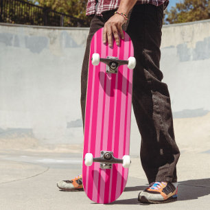 Lichte en Hot Pink Stijlvolle Strepen Patroon Desi Skateboard