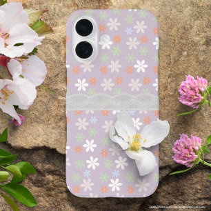 Lichte paarse achtergrond met kant Bloomy patroon iPhone 16 Hoesje