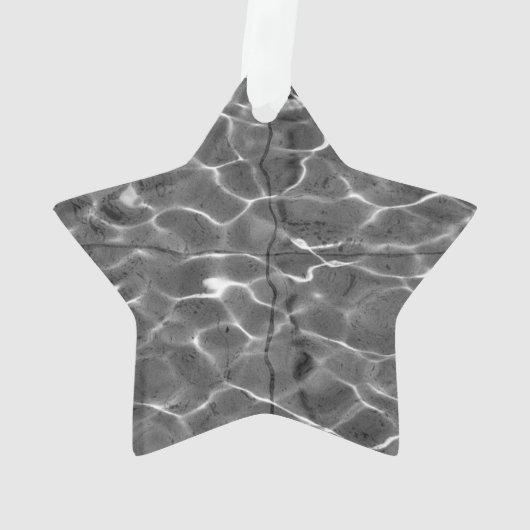 Lichte reflecties op water: zwart en wit ornament (achterkant)