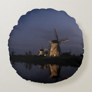 Lichte windmolen bij blauw-uurrondkussens rond kussen