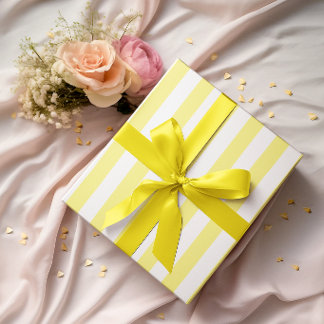 Lichtgele en witte strepen cadeaupapier