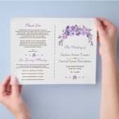 Lichtpaarse stoffige blauwe bloemen bruiloftsprogr flyer (Hand)