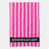 Lichtroze en dieproze strepen + Aangepaste naam Theedoek (Verticaal)