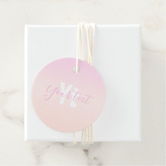 Lichtroze & perzikgradiënt Ombre Naam & Monogram Bedankjes Labels (In situ)