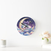 Licorne endormie sur horloge à nom modifiable Lune (Maison)