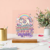 Licorne s'étirant dans ma typographie audacieuse m (Mariage)