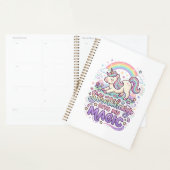 Licorne s'étirant dans ma typographie audacieuse m (Devant avec enveloppe)