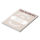 Lid van de Extra Mile Task Force Notitieblok (Gedraaid)