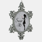 Lief 16 Silhouet Meisje en Harten Zoet Zestien Tin Sneeuwvlok Ornament (Links)