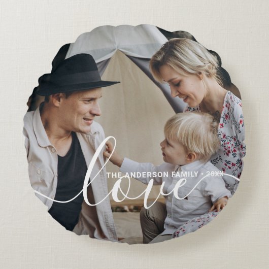 'Liefde' aangepaste familiefoto met eigen naam Rond Kussen (Voorkant)
