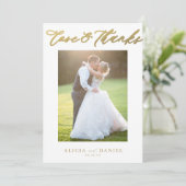 Liefde bedankt gouden script 2 foto bruiloft dank kaart (Staand voorkant)