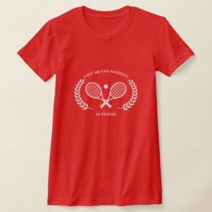 Liefde betekent niets in de T-shirts van tennisvro