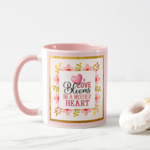 Liefde Bloeit in een Moeders Roze Hart Bloemen Mok