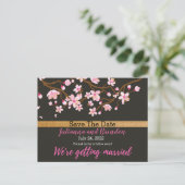 Liefde bloomt Cherry Blossom Save the Date Aankondigingskaart (Staand voorkant)