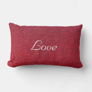 Liefde calligrafie op glinsterend rood kussen