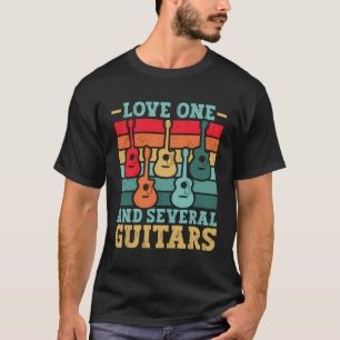 Liefde Een Vrouw En Verschillende Gitaren Humor T-shirt