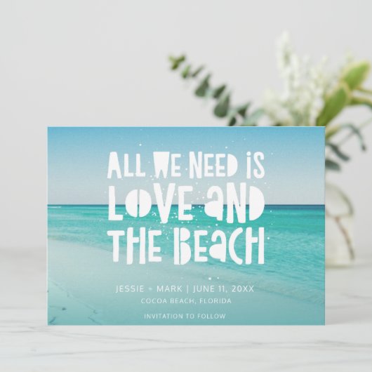 Liefde en het strand Bestemming Bruiloft Save The Date (Staand voorkant)