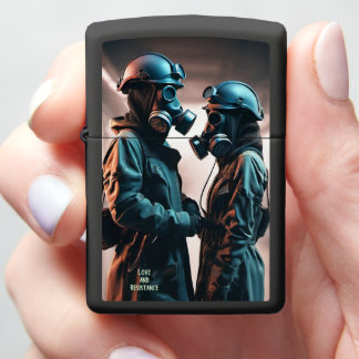 LIEFDE EN WEERSTAND Cinescope 2 Zippo aansteker
